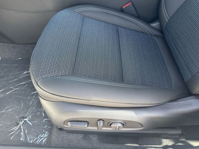 Buick Envista Vehicle Full-screen Gallery Image 12