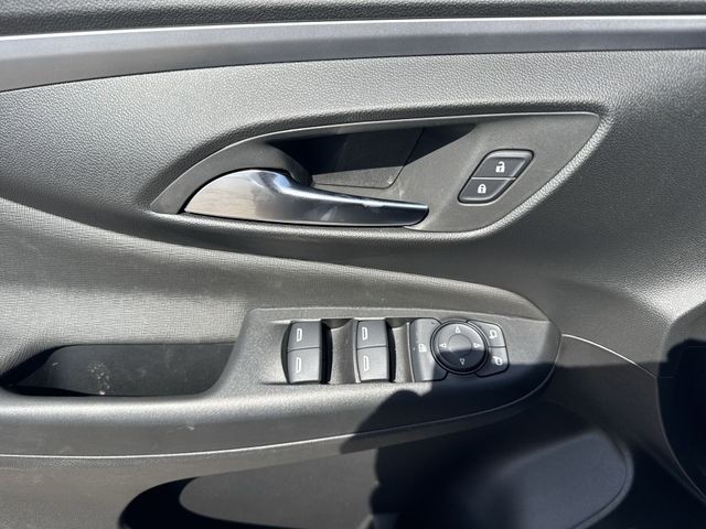 Buick Envista Vehicle Full-screen Gallery Image 13