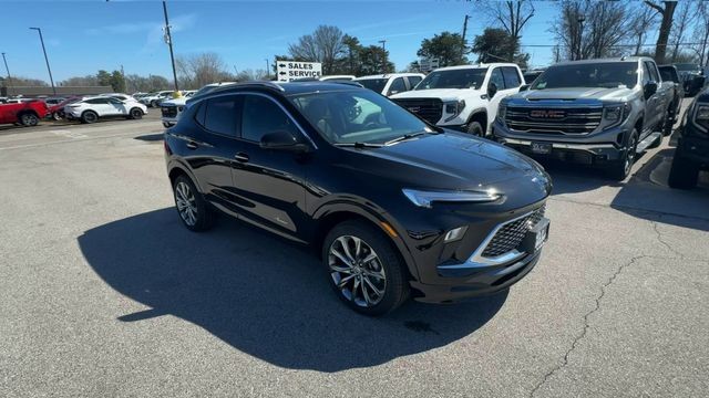 Buick Encore GX Vehicle Full-screen Gallery Image 02