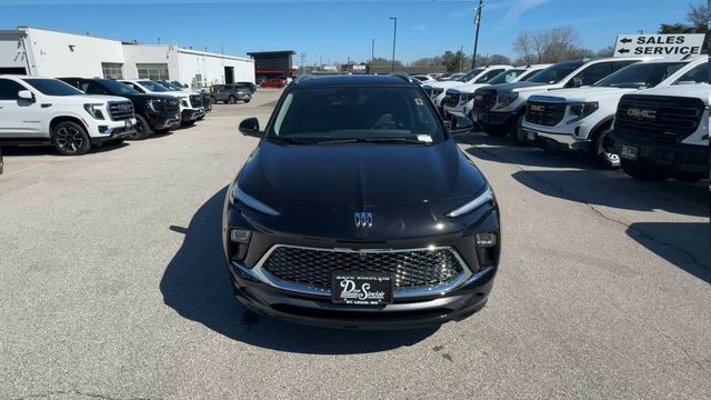 Buick Encore GX Vehicle Full-screen Gallery Image 03