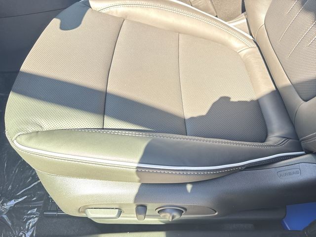 Buick Encore GX Vehicle Full-screen Gallery Image 12