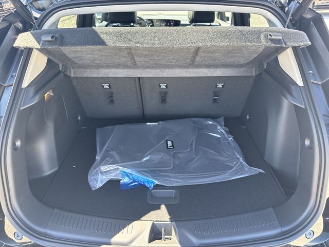 Buick Encore GX Vehicle Full-screen Gallery Image 23