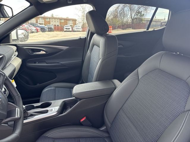 Buick Envista Vehicle Full-screen Gallery Image 11