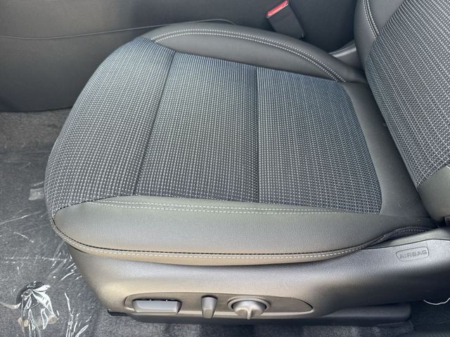 Buick Envista Vehicle Full-screen Gallery Image 12