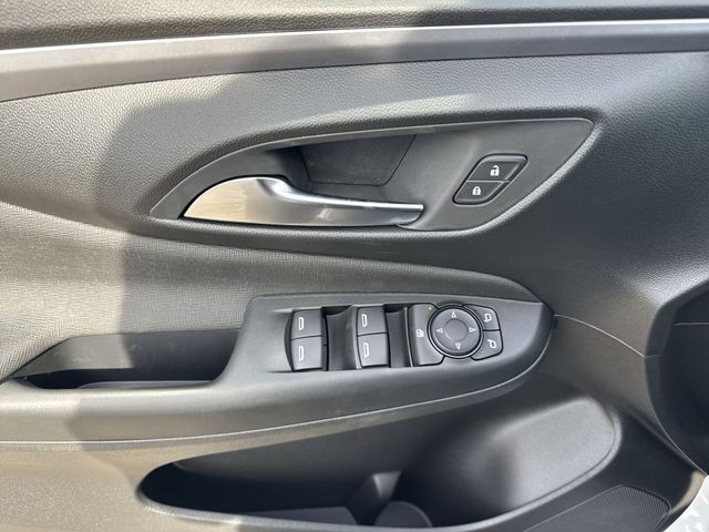Buick Envista Vehicle Full-screen Gallery Image 13