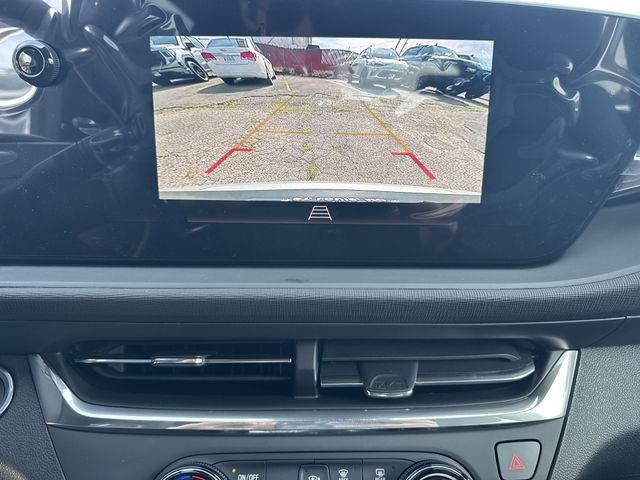 Buick Envista Vehicle Full-screen Gallery Image 17