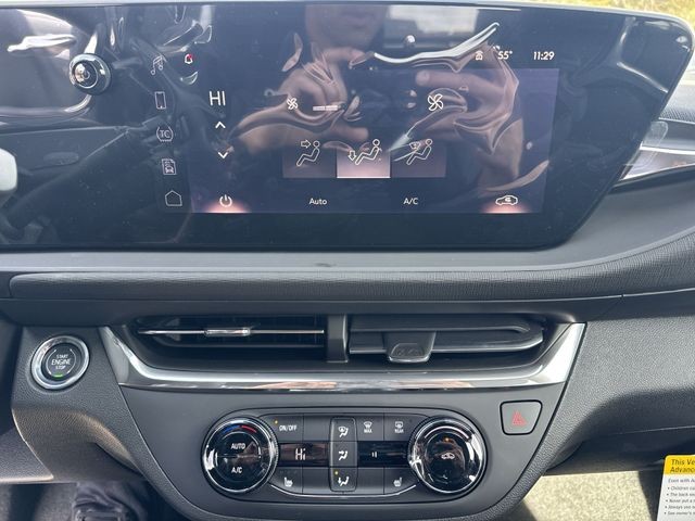 Buick Envista Vehicle Full-screen Gallery Image 18