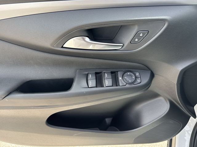 Buick Envista Vehicle Full-screen Gallery Image 13