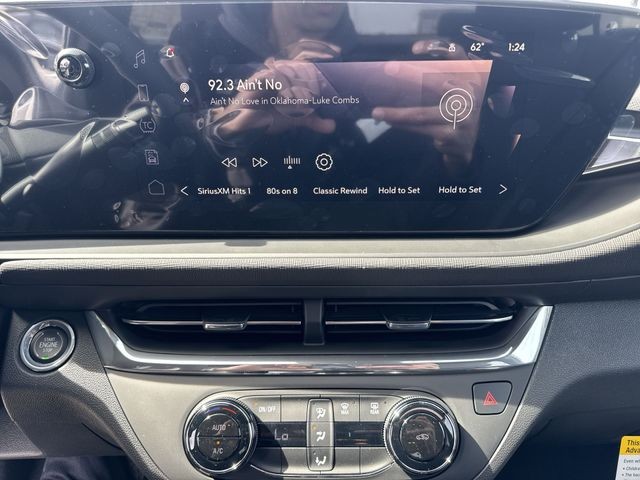 Buick Envista Vehicle Full-screen Gallery Image 16