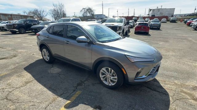 Buick Envista Vehicle Full-screen Gallery Image 02