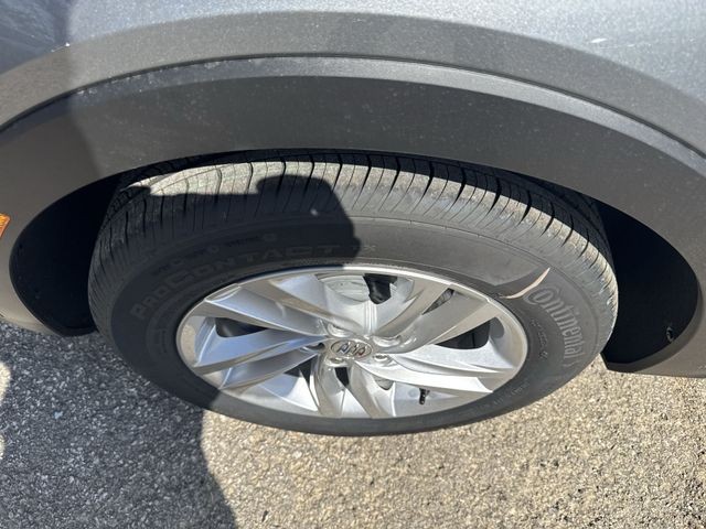 Buick Envista Vehicle Full-screen Gallery Image 10