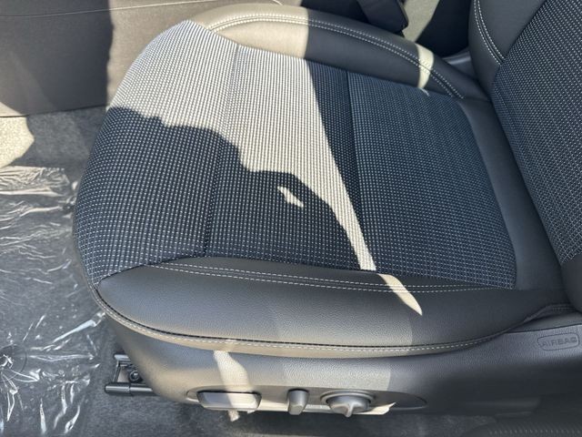 Buick Envista Vehicle Full-screen Gallery Image 12