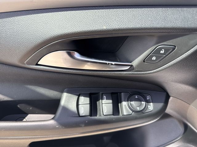 Buick Envista Vehicle Full-screen Gallery Image 13