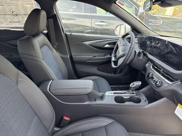 Buick Envista Vehicle Full-screen Gallery Image 23