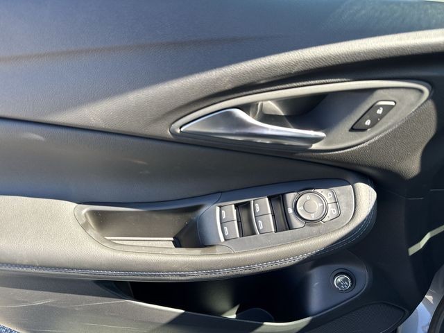 Buick Encore GX Vehicle Full-screen Gallery Image 13