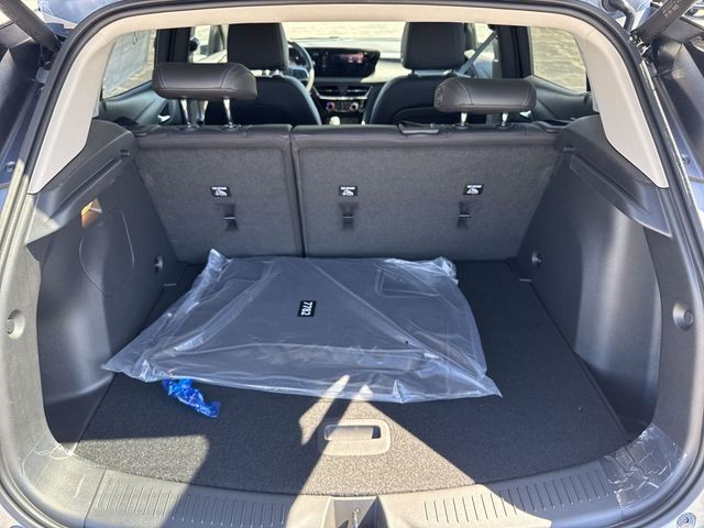 Buick Encore GX Vehicle Full-screen Gallery Image 22