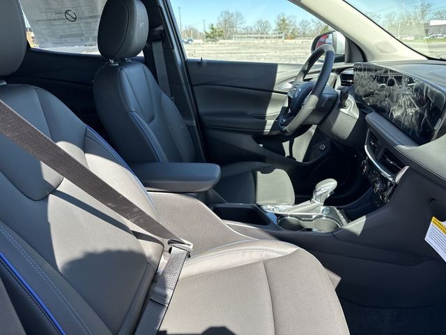 Buick Encore GX Vehicle Full-screen Gallery Image 23