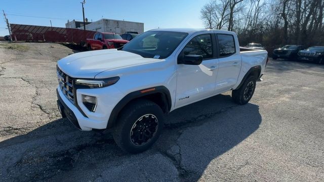 GMC Canyon Vehicle Full-screen Gallery Image 04