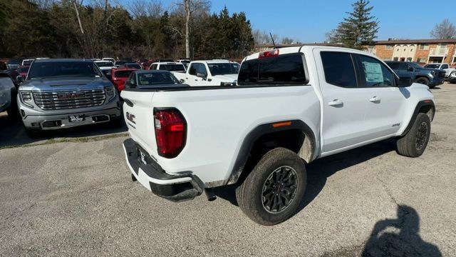 GMC Canyon Vehicle Full-screen Gallery Image 08