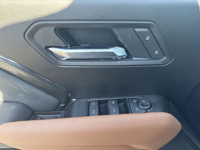 GMC Canyon Vehicle Full-screen Gallery Image 13