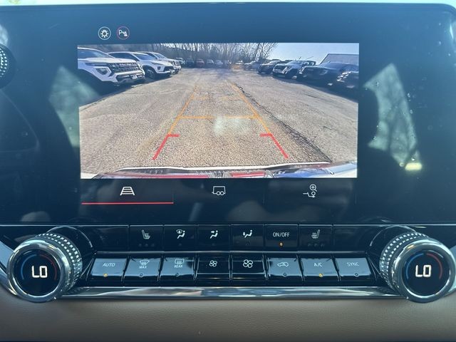 GMC Canyon Vehicle Full-screen Gallery Image 17