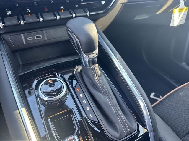 GMC Canyon Vehicle Full-screen Gallery Image 20