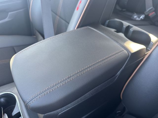 GMC Canyon Vehicle Full-screen Gallery Image 21