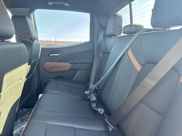 GMC Canyon Vehicle Full-screen Gallery Image 22