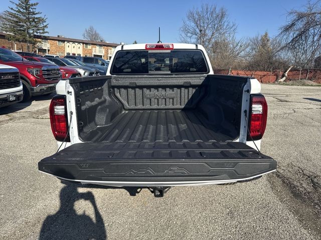 GMC Canyon Vehicle Full-screen Gallery Image 23