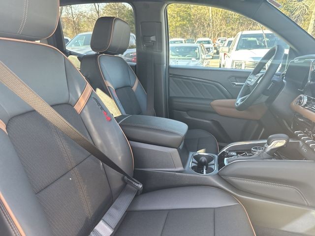 GMC Canyon Vehicle Full-screen Gallery Image 24