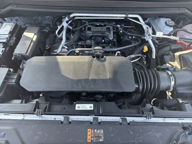 GMC Canyon Vehicle Full-screen Gallery Image 25