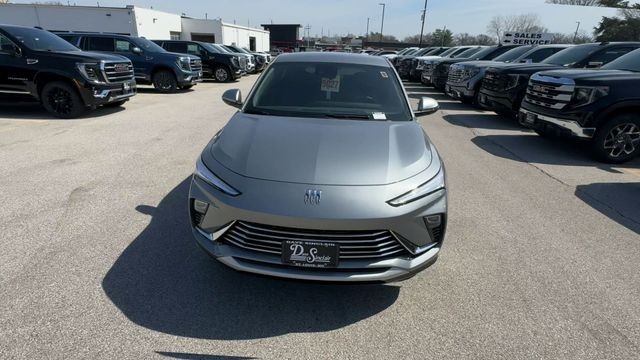 Buick Envista Vehicle Full-screen Gallery Image 03