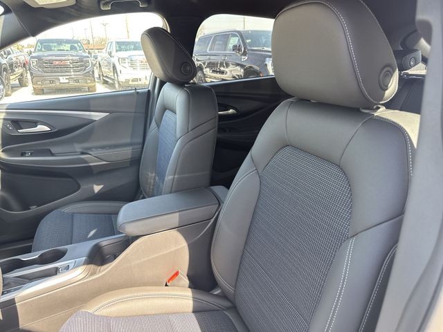 Buick Envista Vehicle Full-screen Gallery Image 11