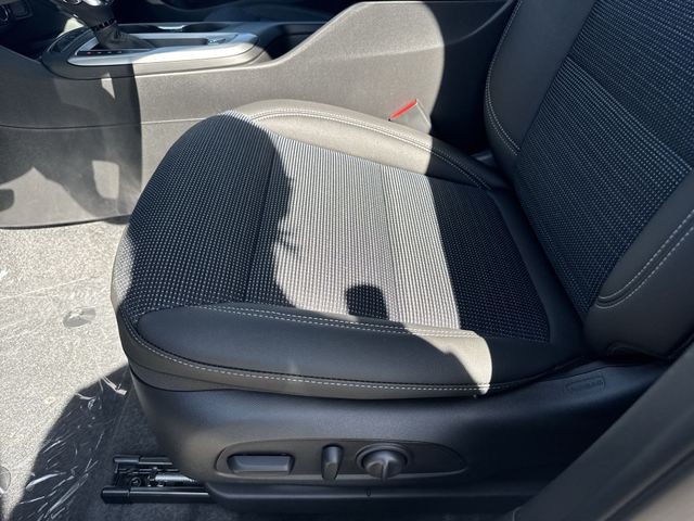 Buick Envista Vehicle Full-screen Gallery Image 12