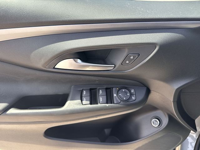 Buick Envista Vehicle Full-screen Gallery Image 13