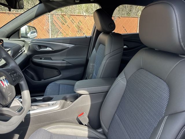 Buick Envista Vehicle Full-screen Gallery Image 11