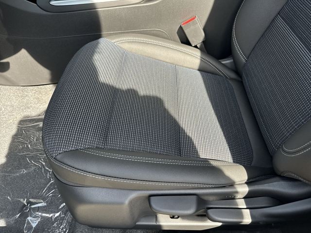 Buick Envista Vehicle Full-screen Gallery Image 12