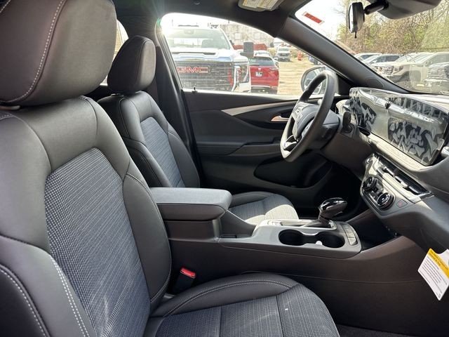 Buick Envista Vehicle Full-screen Gallery Image 23