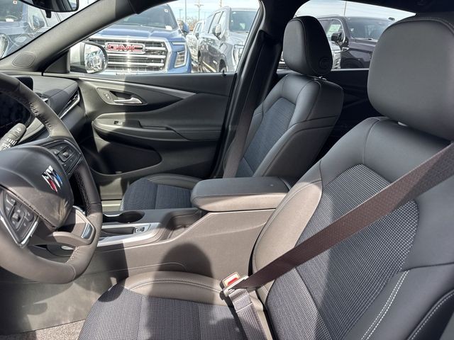 Buick Envista Vehicle Full-screen Gallery Image 11