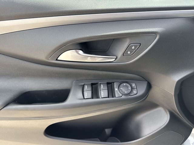 Buick Envista Vehicle Full-screen Gallery Image 13