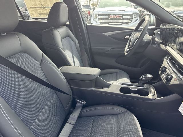 Buick Envista Vehicle Full-screen Gallery Image 23