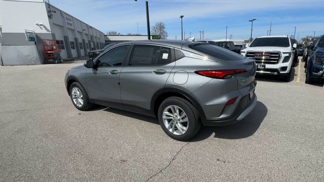 Buick Envista Vehicle Full-screen Gallery Image 06