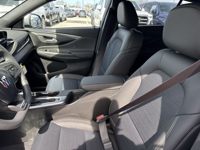 Buick Envista Vehicle Full-screen Gallery Image 11