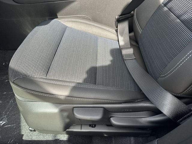 Buick Envista Vehicle Full-screen Gallery Image 12