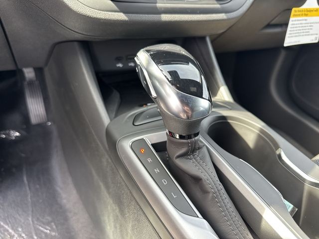 Buick Envista Vehicle Full-screen Gallery Image 19