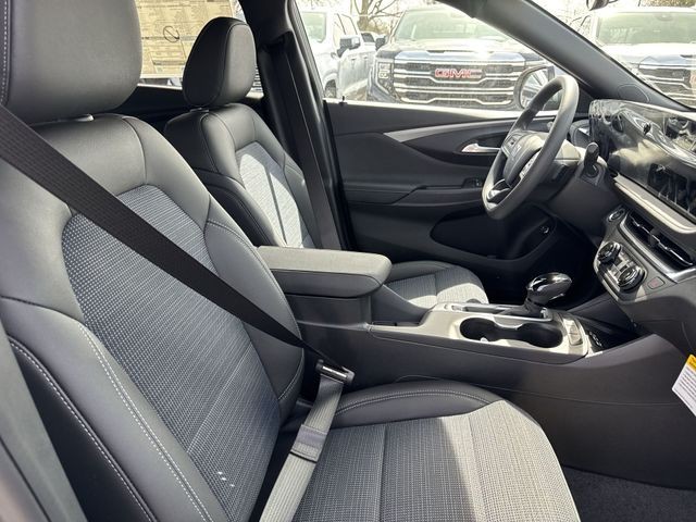 Buick Envista Vehicle Full-screen Gallery Image 23