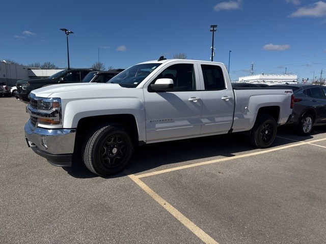 Chevrolet Silverado 1500 Vehicle Full-screen Gallery Image 02