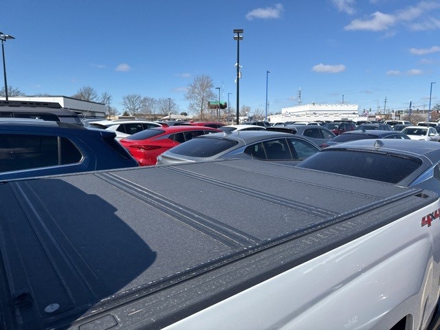 Chevrolet Silverado 1500 Vehicle Full-screen Gallery Image 05