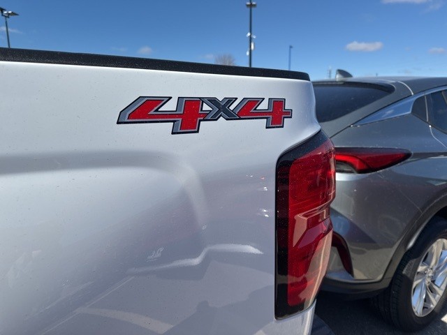 Chevrolet Silverado 1500 Vehicle Full-screen Gallery Image 06