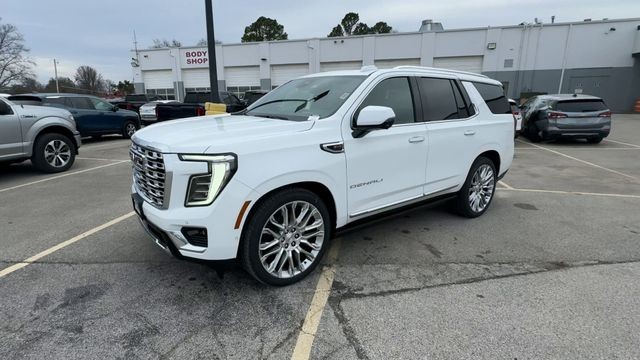 GMC Yukon Vehicle Full-screen Gallery Image 04